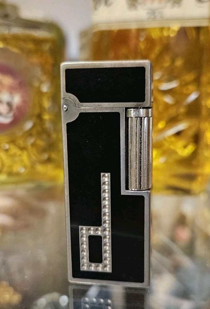 Vintage Dunhill Lighter Black Lacquer Mint Condition Works
