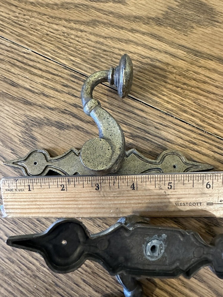 VINTAGE BRASS CABINET DOOR KNOBS