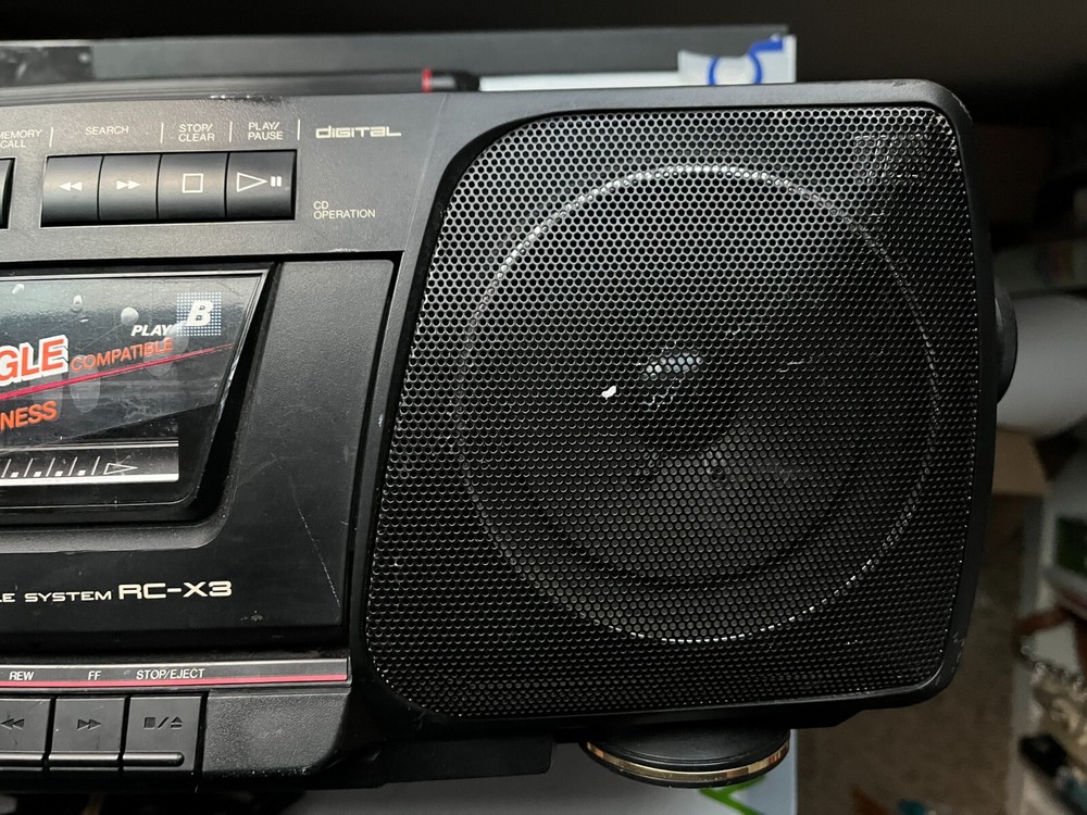 JVC RC-X3 CD Portable System 1988 Read Description