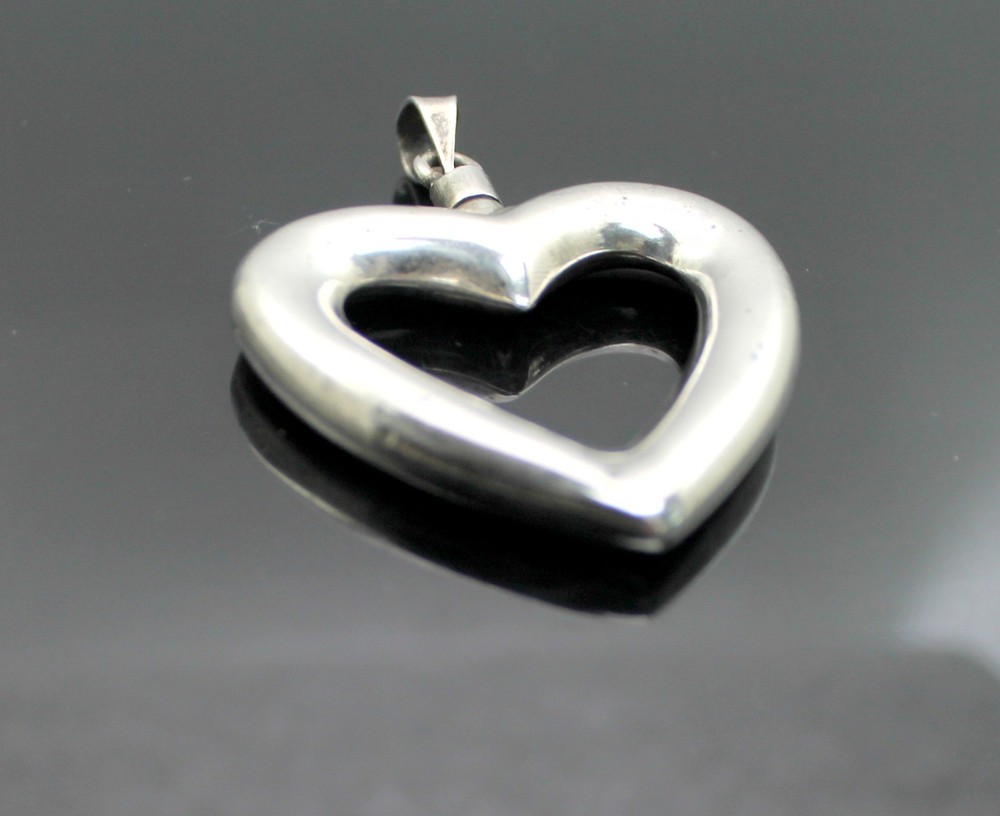 VINTAGE HOLLOW SOLID OPEN HEART STERLING SILVER PENDANT MEXICO