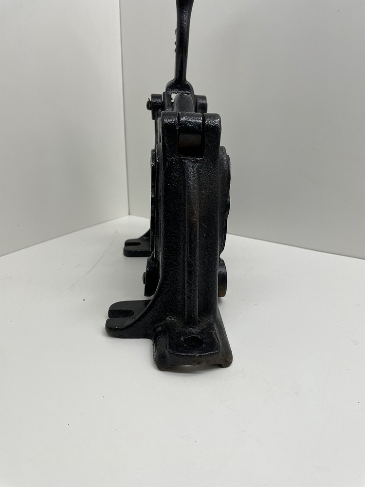 Antique Pipe Clamp- HG Butt MFG Co.- Smoothgrip No 1/2