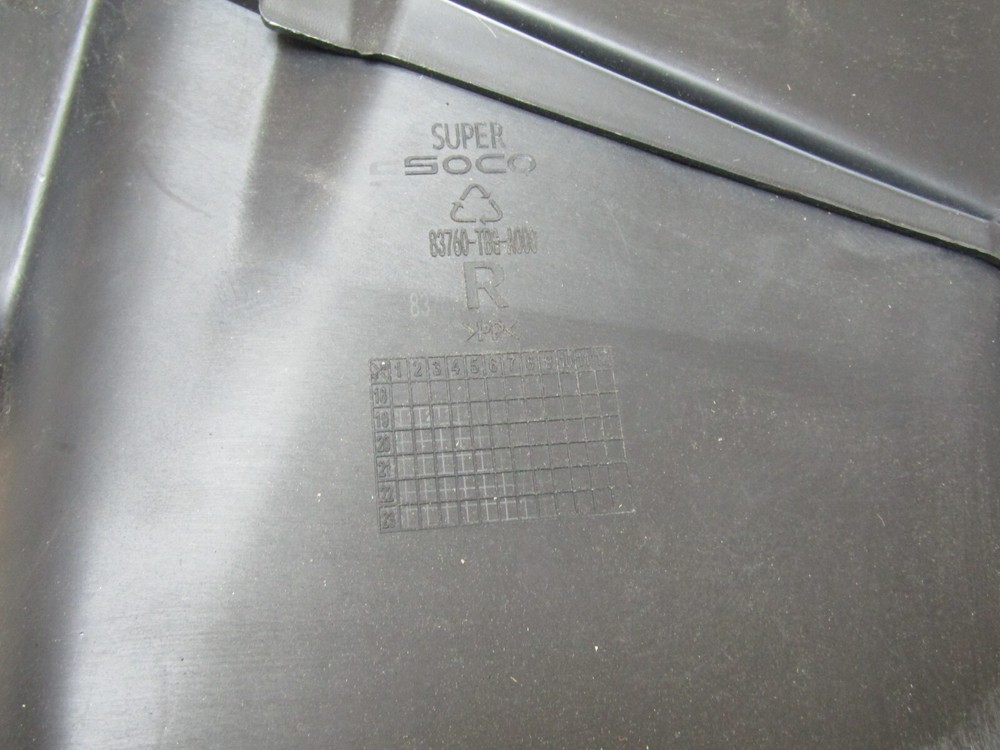 E-Max VS1 2022 1,733 miles right side fairing panel (12533)