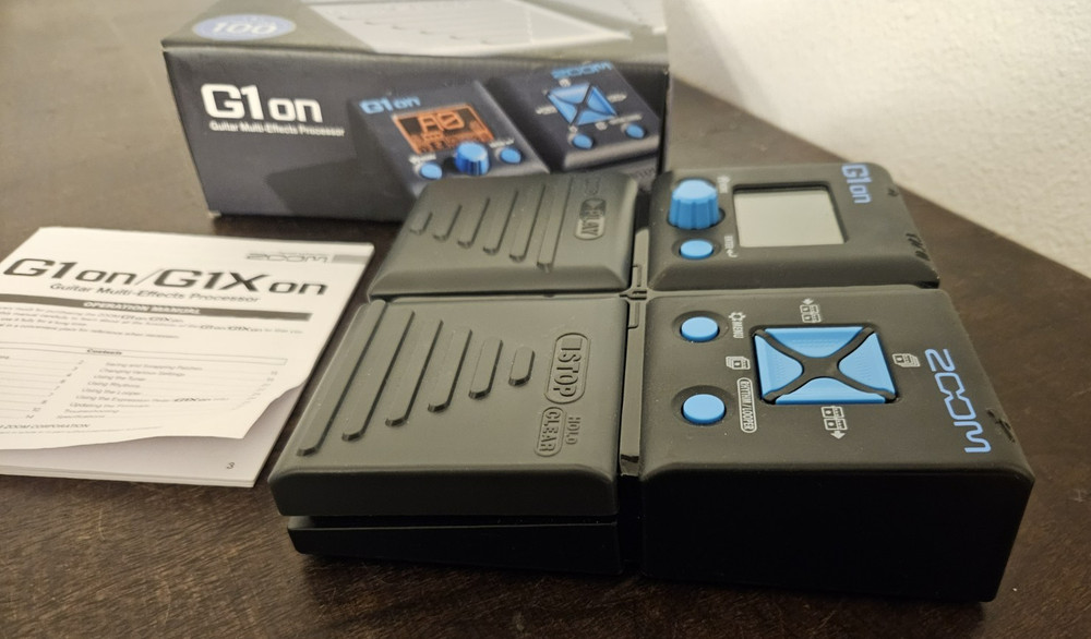 ZOOM G1 on Guitar Multi-Effects Processor with Box and Manual