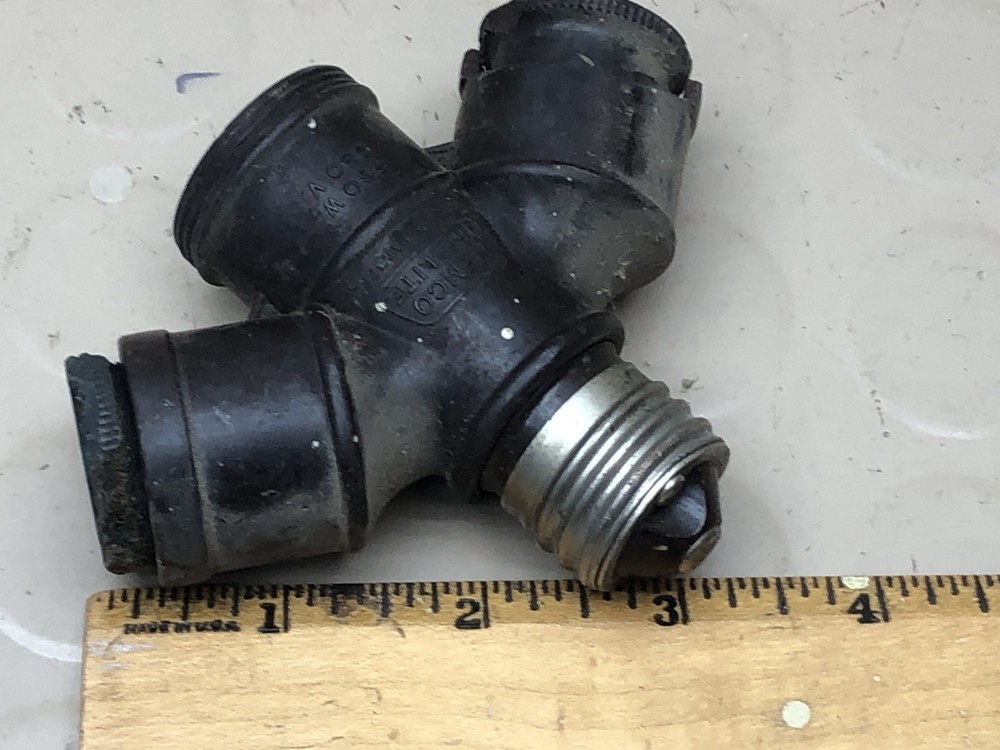 vintage Bakelight Hemco trip-lite Triple Socket + inserts