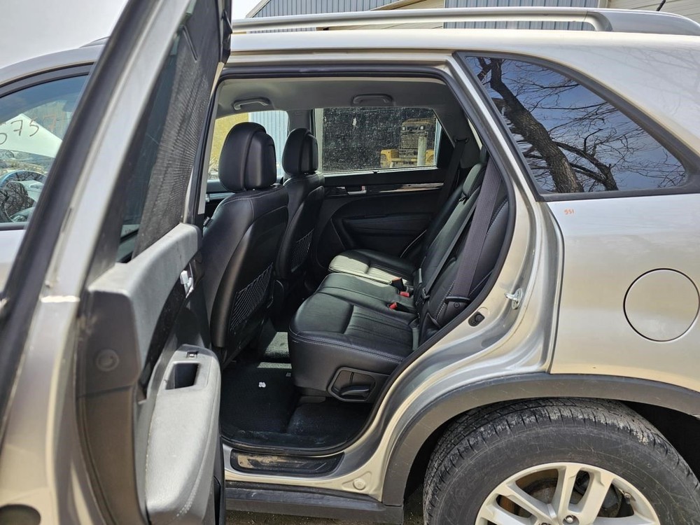 SORENTO 2015 Headrest 2450005