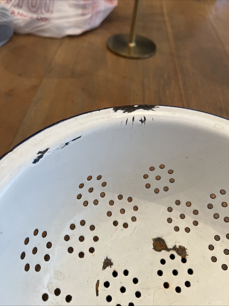 Vintage Large White Enamelware Handled Colander Strainer w/Base 9”x5”