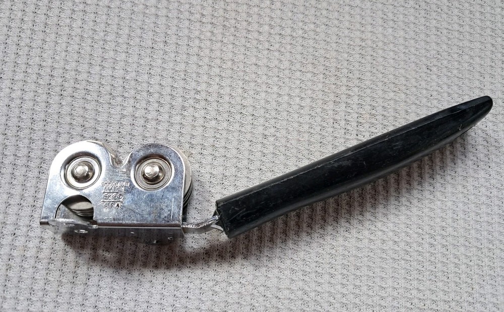 Vtg Ekco Metal Knife Sharpener Pull-Through Black Plastic Handle Chrome Plated