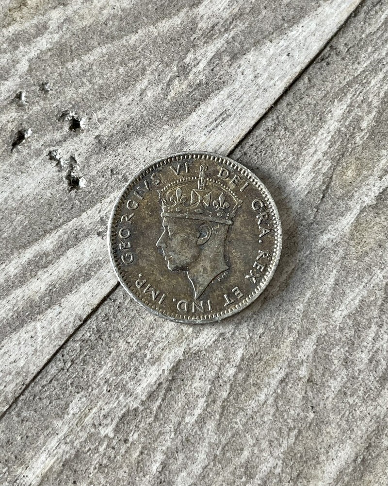 1943 c Newfoundland 10 Cent Silver Coin