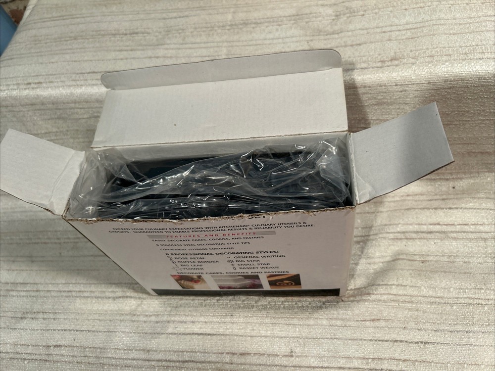 NEW KitchenAid 10-Piece Cake Decorating/Piping Set ~2006