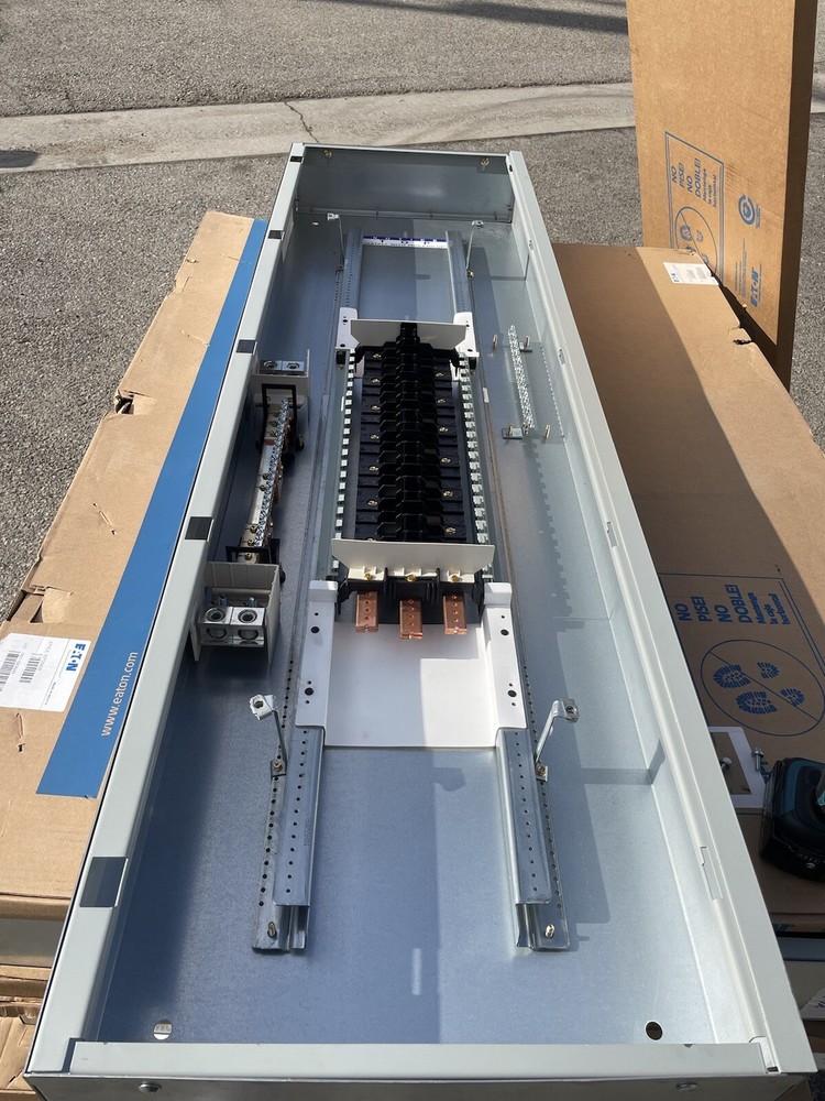 1-400 AMP 480V MAIN LUG PANELBOARD 42 SPACE 3PHASE 4WIRE COMPLETE PANEL