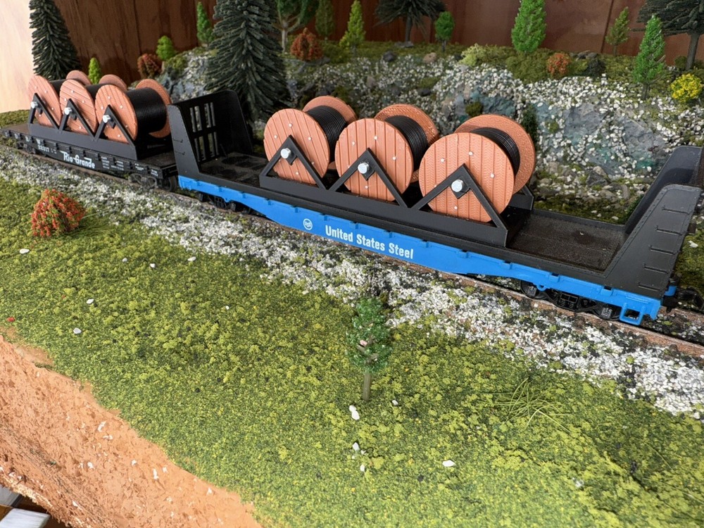1:87 HO Scale Black Wire Spool Load/Decor