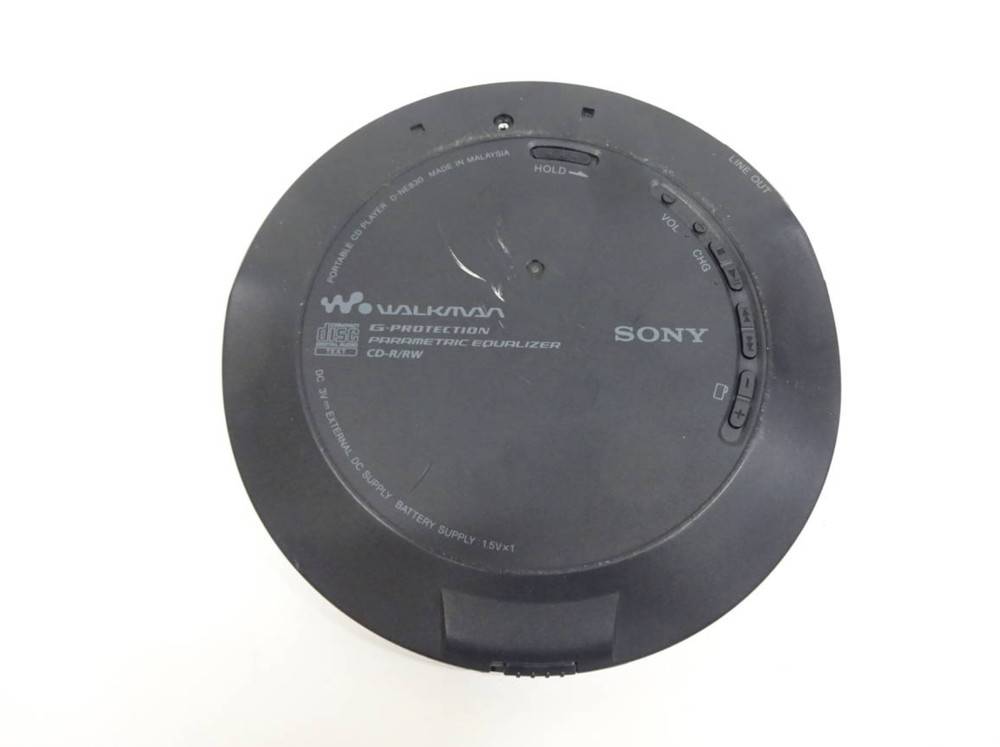 SONY D-NE830 Portable CD Player Walkman Silver Very Good