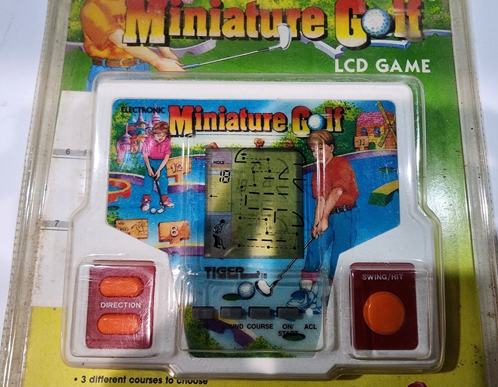 1990 TIGER ELECTRONICS HANDHELD MINIATURE GOLF - MIP