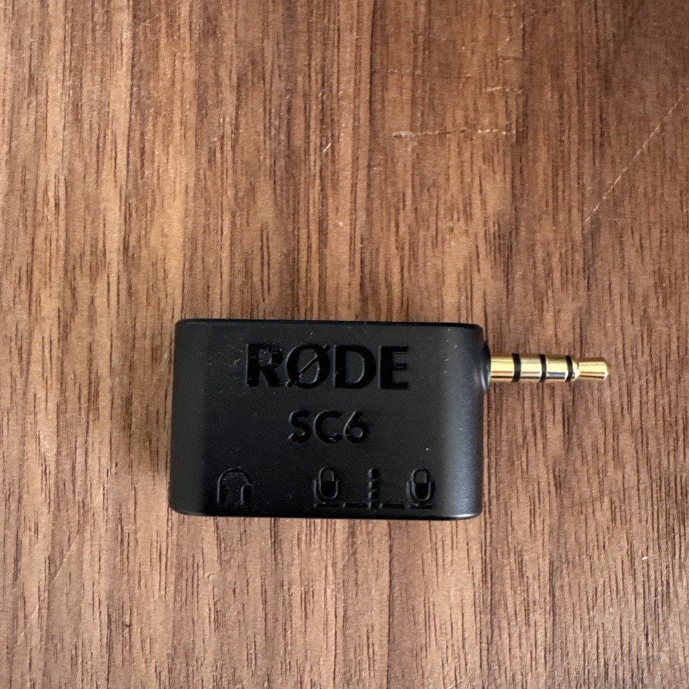 RØDE SC6 dual TRRS adapter.