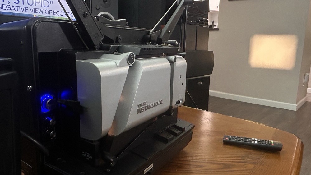 Singer Telex Instaload/XL 2230N 16mm Projector Power Tested & Working