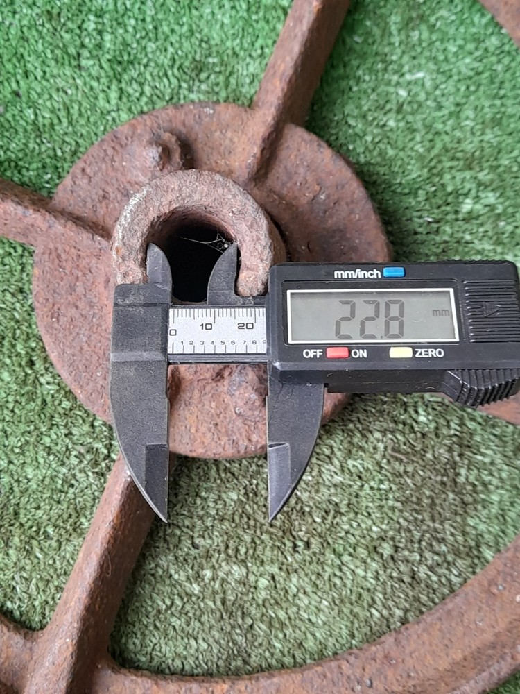 Cast Iron Wheel (23)