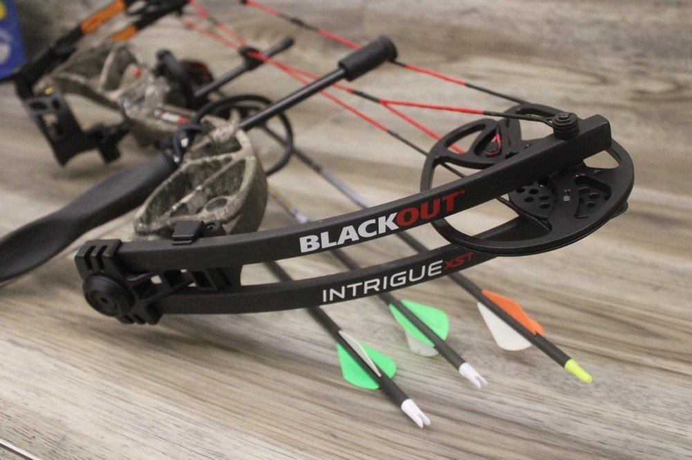Blackout Intrigue XST Compound Bow 70Lb