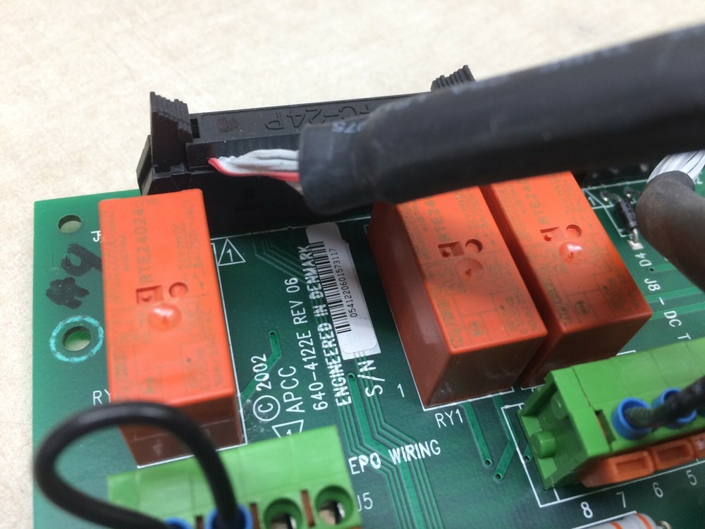 APC 640-4122E EPO Ancillary Interface Module w/ Cords