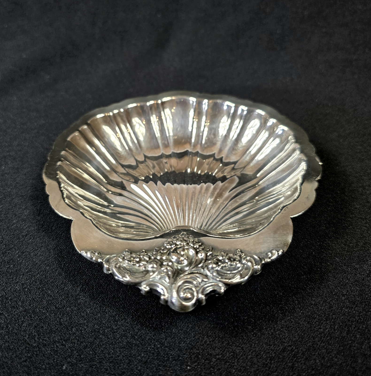 Vintage Baroque By Wallace Silver Plate Shell Relish Nut Dish Mid-Century