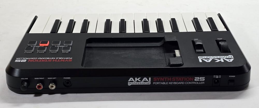 Akai professional synthstation 25 portable keyboard controller(Tested/Working)