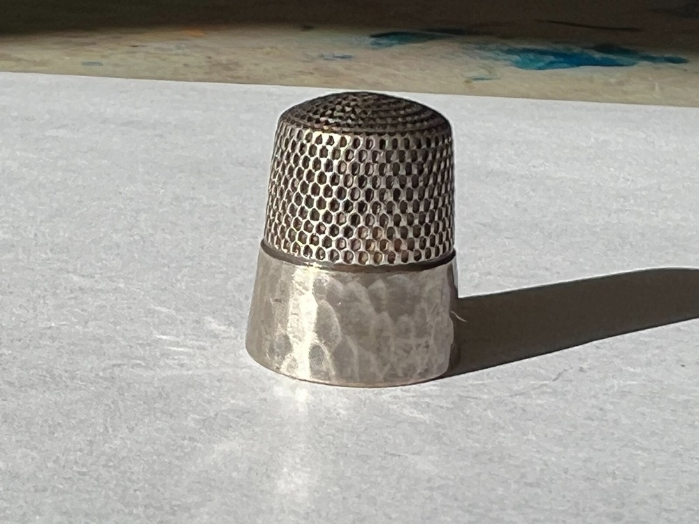 ANTIQUE STERLING SIMONS HAMMERED QUAKER THIMBLE