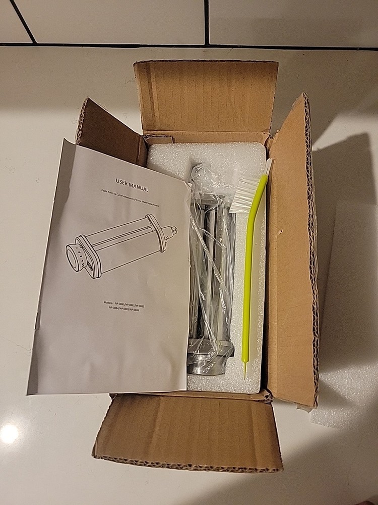 Pasta roller attachment for kitchen stand mixer