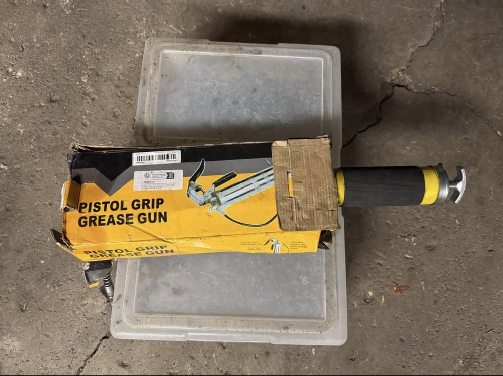 Pistol-Grip Grease Gun