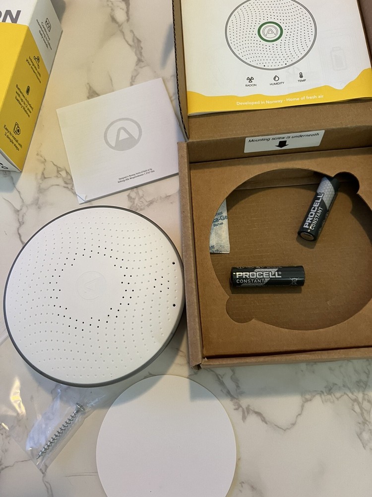 Airthings 2950 Smart Radon Detector - White