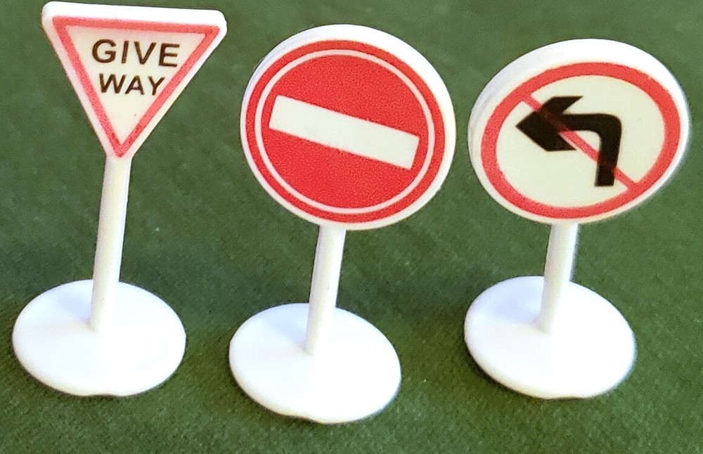3pc 1" Mini Toy Train Signs