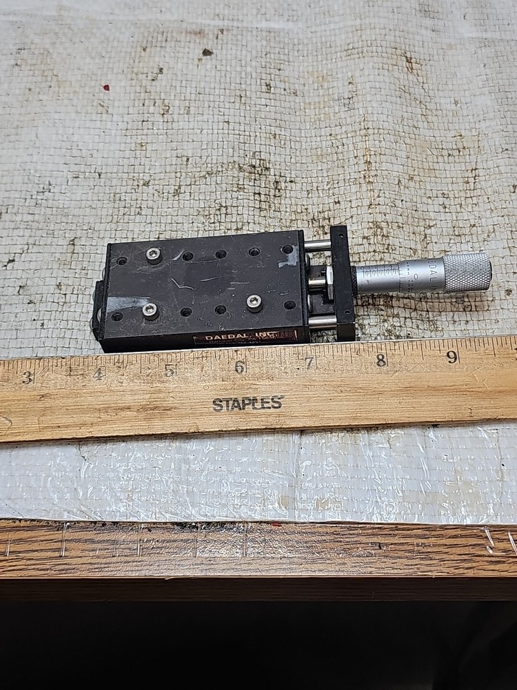 Daedal LINEAR POSITIONER STAGE Starrett Micrometer 1 Axis Ex Condition .5" Range