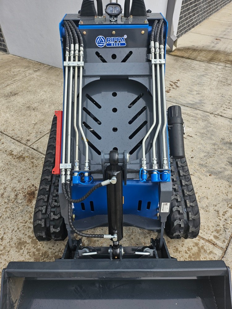 RIPPA RS03 Skid Steer Loader with B&S XR2100 engine