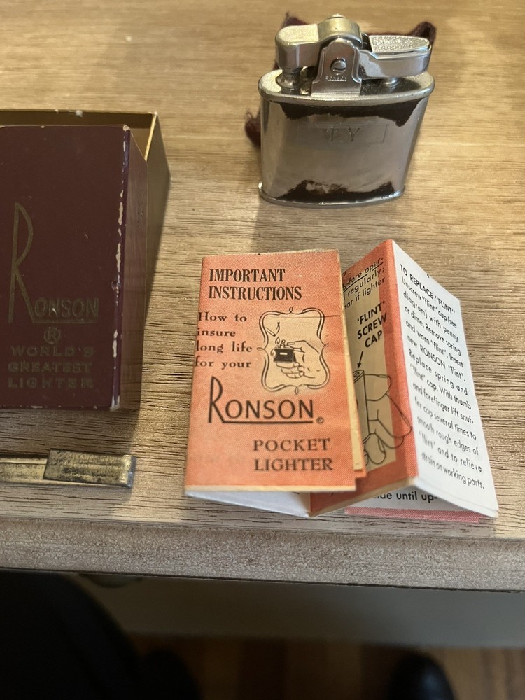 VINTAGE RONSON CIGARETTE LIGHTER IN BOX