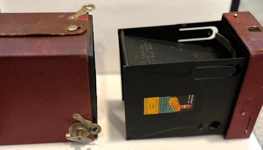 Rainbow Hawk-eye No.2 Model C. Brownie Camera