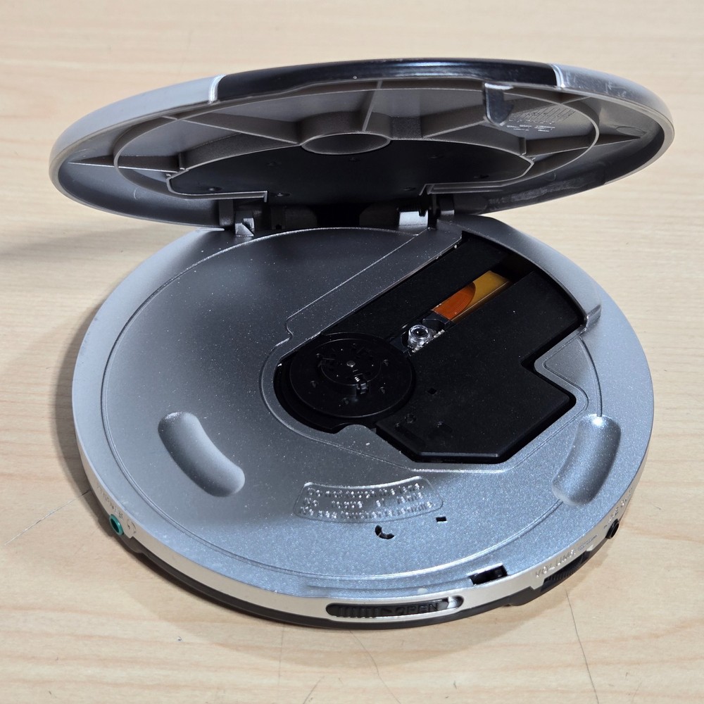 Durabrand Portable Digital CD Player Model CD-895 Black/Silver - TESTED, WORKING