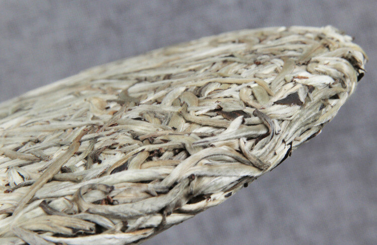 Yunnan Silver Needle White Tea Ancient Tree Moonlight White Single Buds 357g