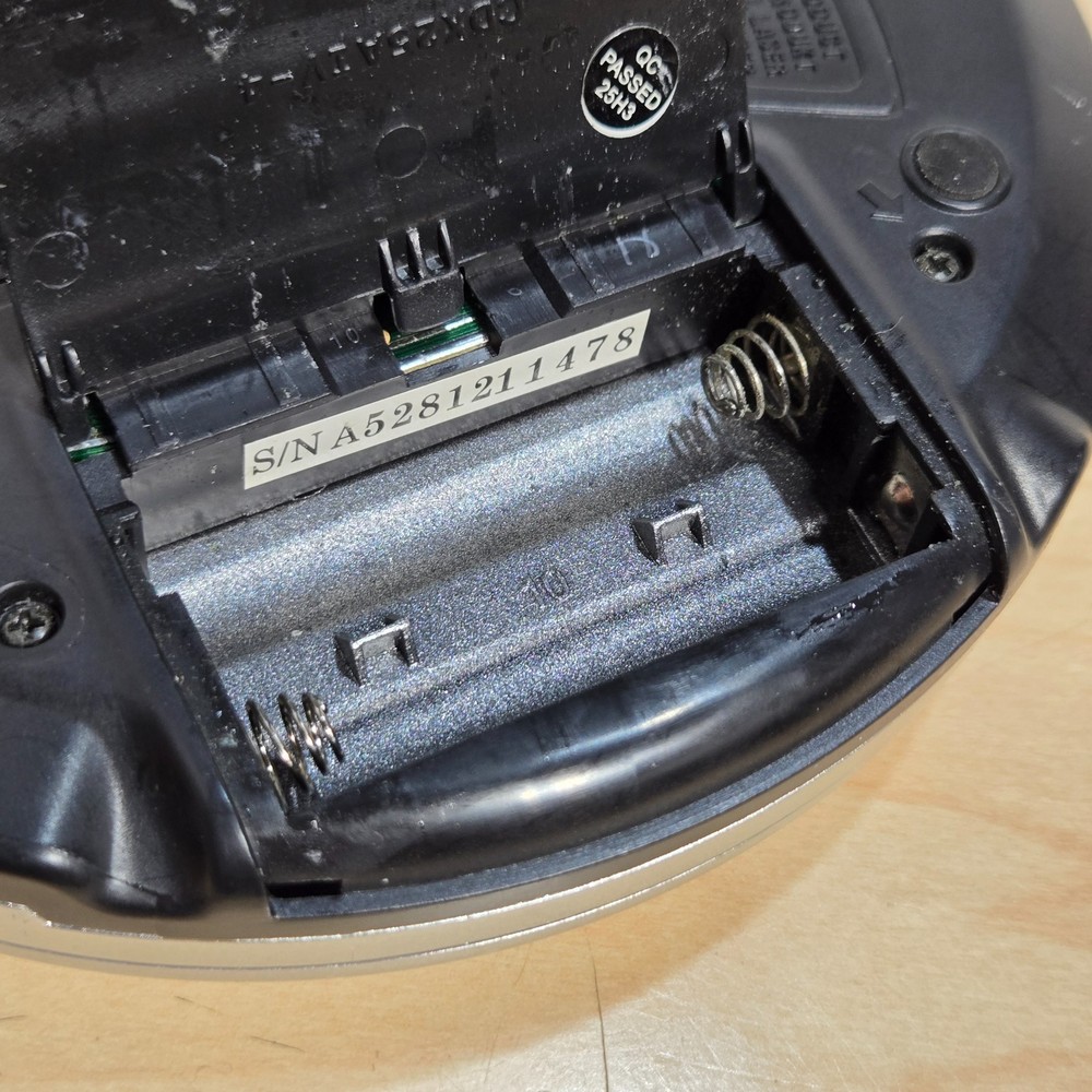 Durabrand Portable Digital CD Player Model CD-895 Black/Silver - TESTED, WORKING