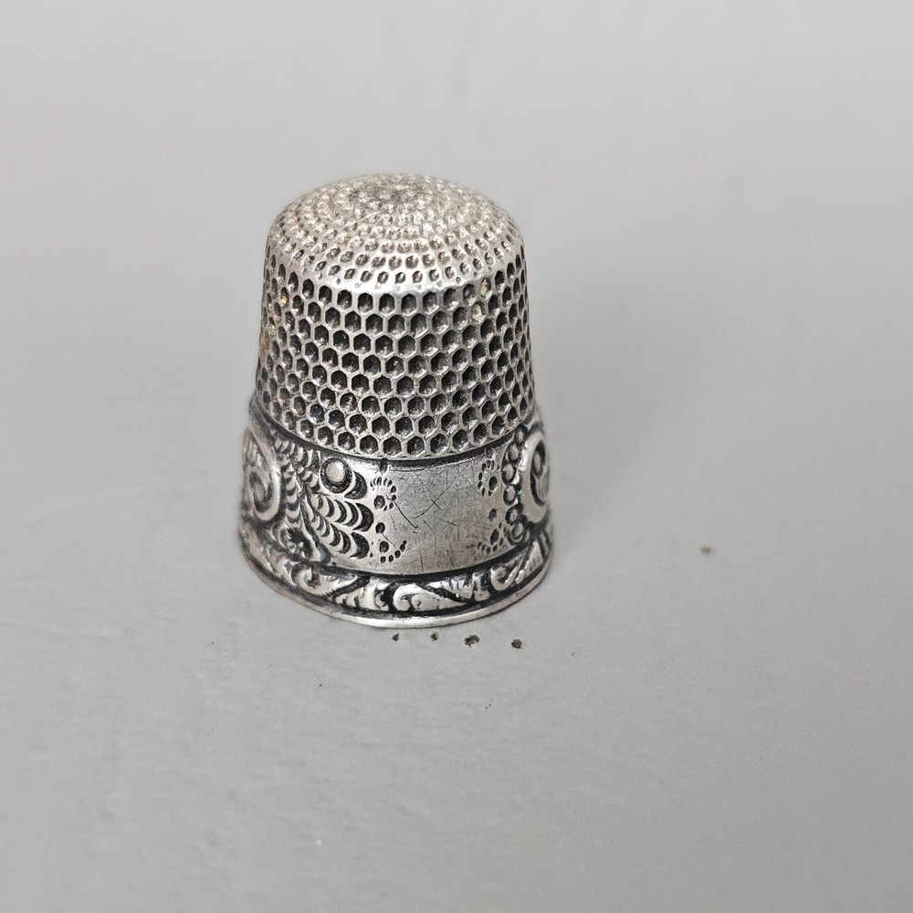 Antique Simons Brothers Silver Thimble Scroll Sterling 7