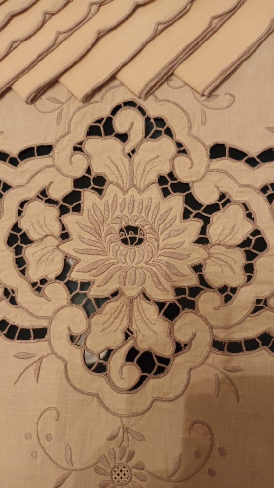 Hand Embroidered Rectangular Tablecloth With Napkins