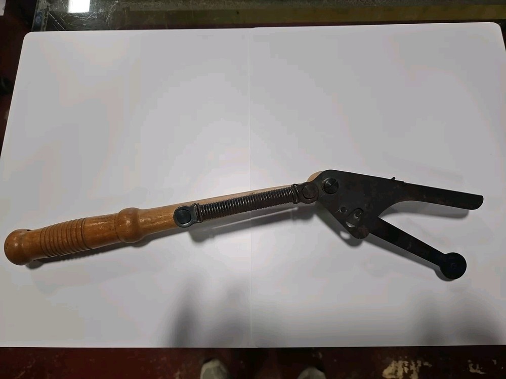 Vintage Handheld Clay Pigeon Thrower