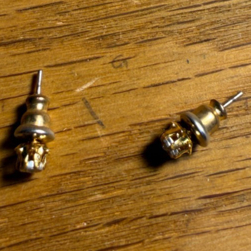 Simulated Diamonds Earrings Round Studs J178