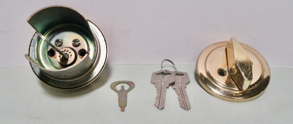 Yale / Prospec Door Knobs, Locks, Striker Plates For Parts (18 Pieces)