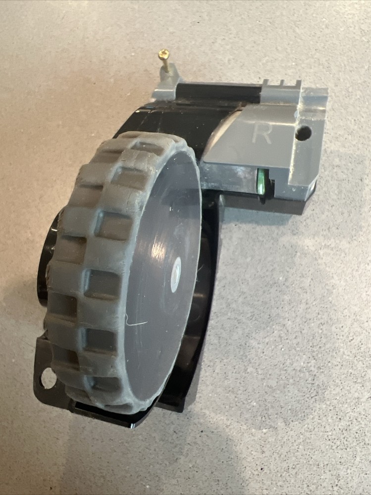 iRobot Replacement Right Wheel for Roomba i3 i4 i7 i7+ i8 i3 i6+ Plus e5 e6 e7