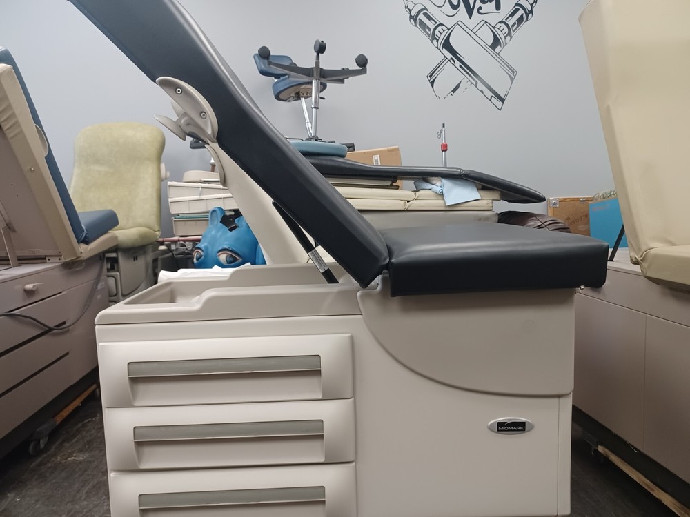 Midmark/Ritter 604, Black Reupholstered Exam Table