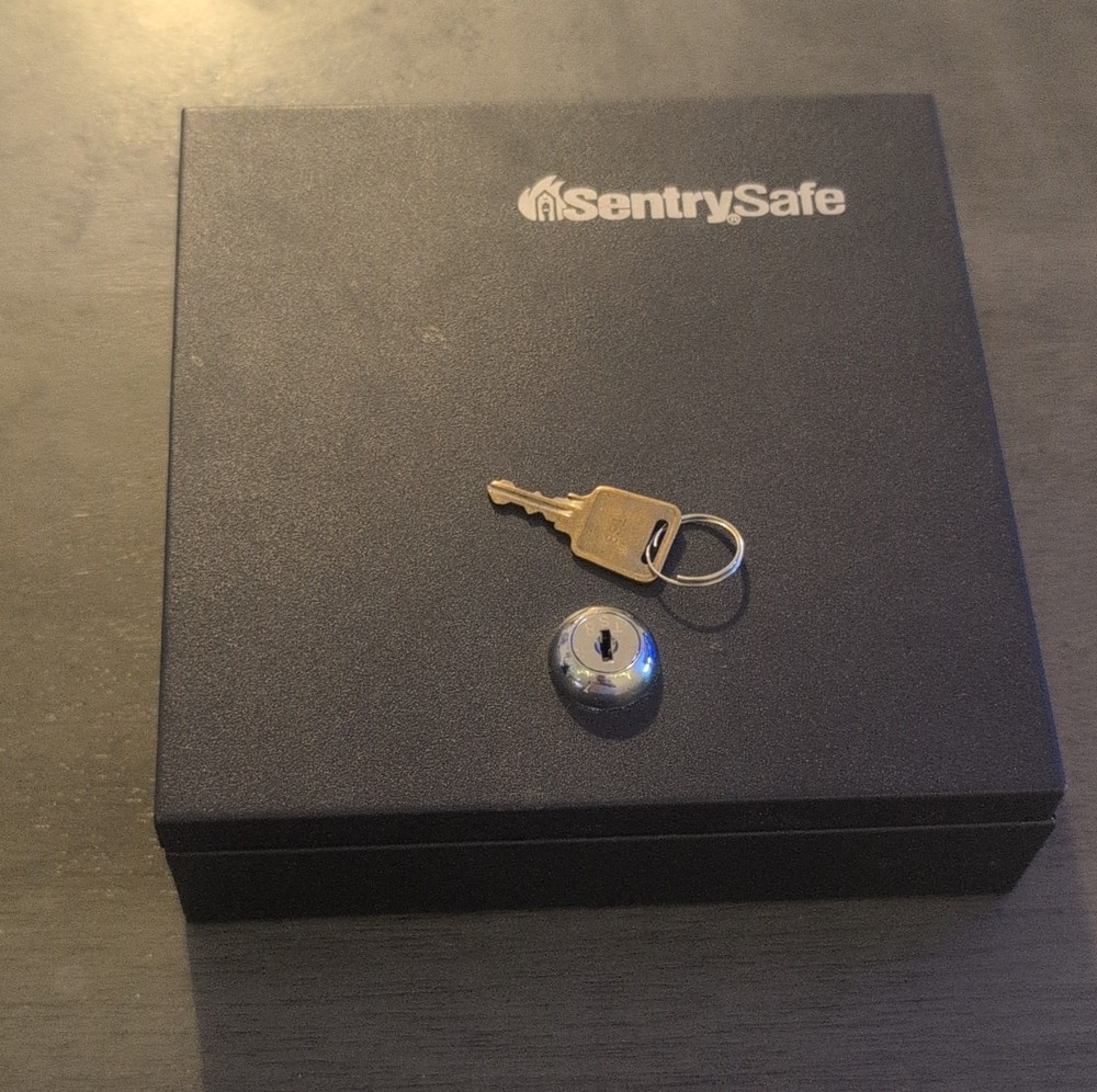 SentrySafe Lockable Metal Cash Box with Key and Adjustable Tray.
