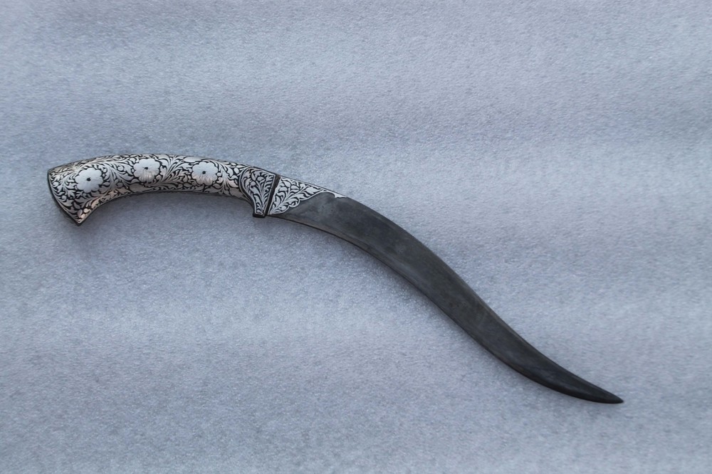 Fantastic curve iron blade Dagger Mughal Calligraphy silver inlaid work Handle