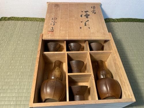 Bizen ware sake set, 2 sake bottles, 5 choko cups, same box