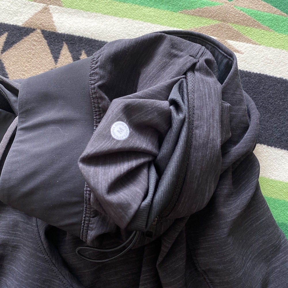 Lululemon T.H.E. Short Linerless Size Medium Heather All Over Deep Coal