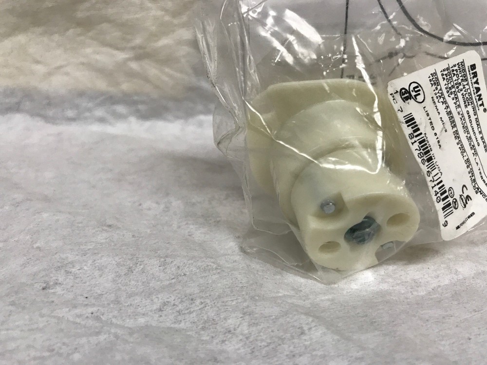Bryant Midget Locking Male Base ,2 Pole 3 Wire Grounding 7595MB