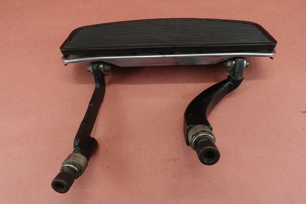 2000-2005 Harley Davidson Electra Glide RIGHT FRONT FOOT REST PEG STEP