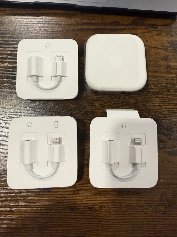 iPhone Earbuds Wired Lot Of 4